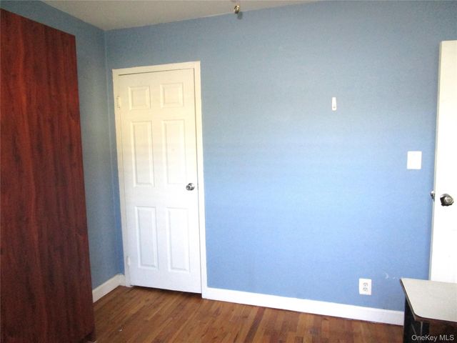 324 Post Avenue 9F, Westbury, NY 11590