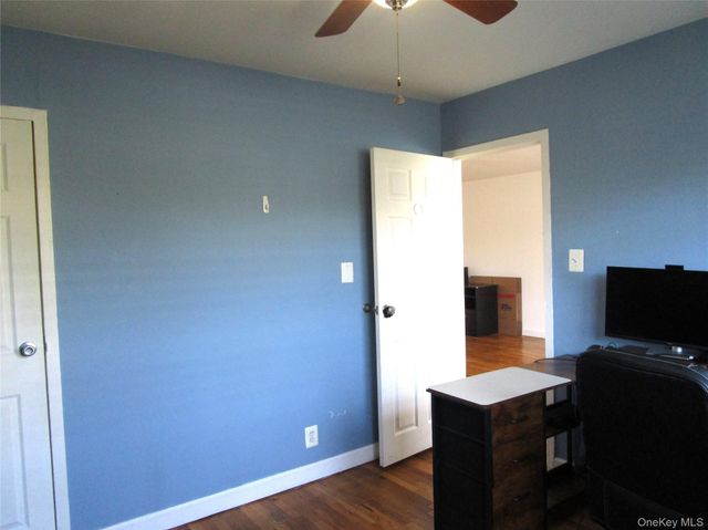 324 Post Avenue 9F, Westbury, NY 11590