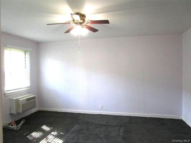 324 Post Avenue 9F, Westbury, NY 11590