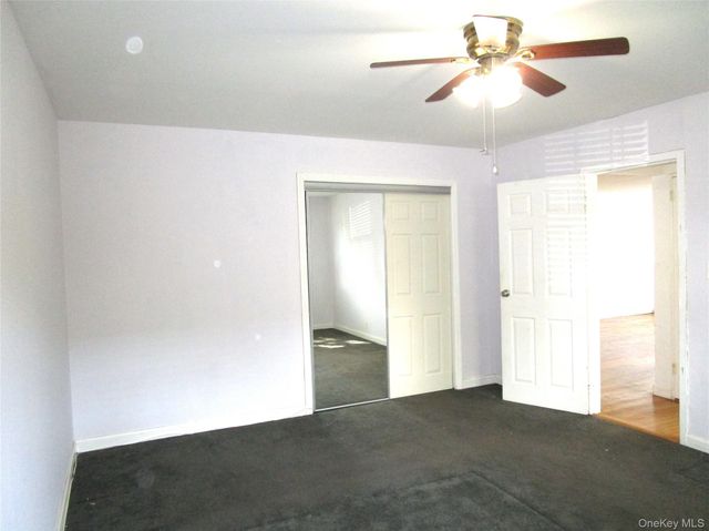 324 Post Avenue 9F, Westbury, NY 11590