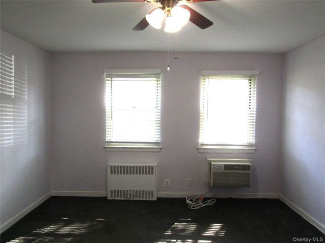 324 Post Avenue 9F, Westbury, NY 11590