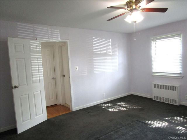 324 Post Avenue 9F, Westbury, NY 11590