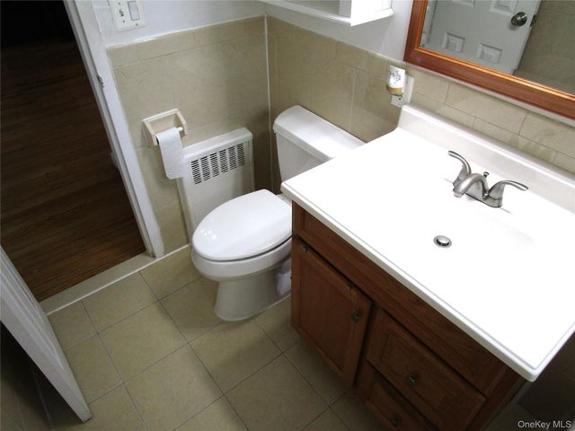 324 Post Avenue 9F, Westbury, NY 11590