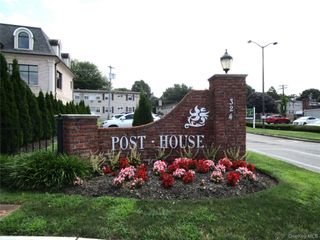 324 Post Avenue 9F, Westbury, NY 11590