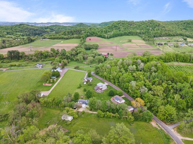 N3365 Miller ROAD, La Crosse, WI 54601