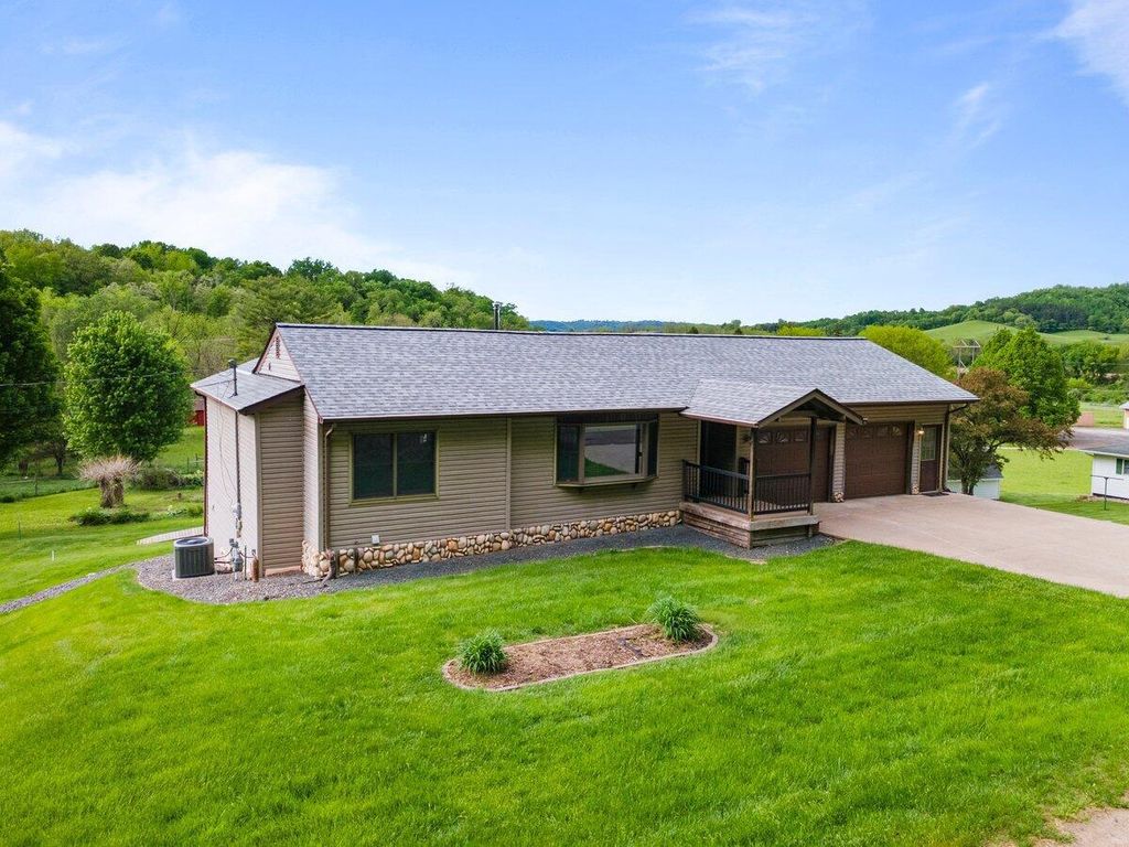 N3365 Miller ROAD, La Crosse, WI 54601