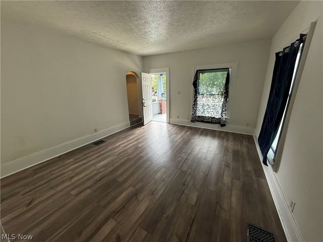 895 Beardsley Street, Akron, OH 44311