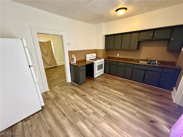 895 Beardsley Street, Akron, OH 44311