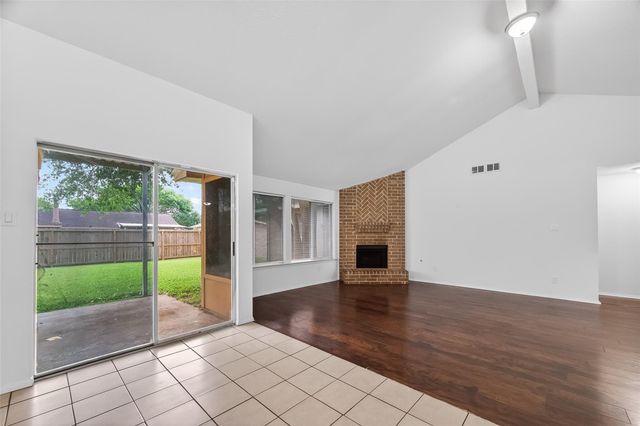 1122 Woodbridge Avenue, Pearland, TX 77584