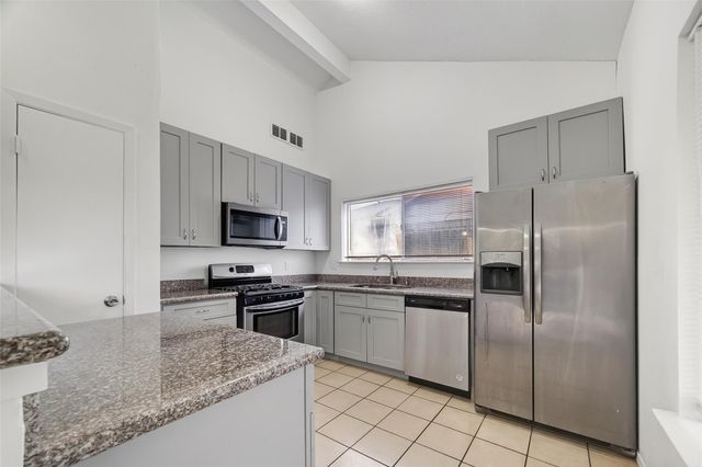 1122 Woodbridge Avenue, Pearland, TX 77584