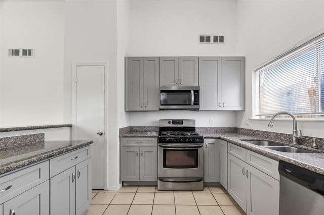 1122 Woodbridge Avenue, Pearland, TX 77584