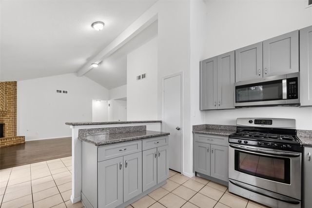 1122 Woodbridge Avenue, Pearland, TX 77584