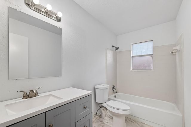 1122 Woodbridge Avenue, Pearland, TX 77584