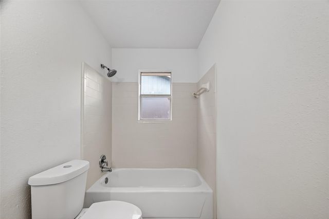 1122 Woodbridge Avenue, Pearland, TX 77584