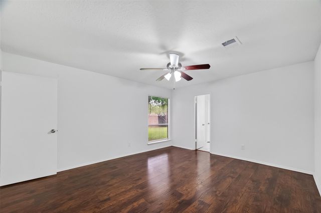 1122 Woodbridge Avenue, Pearland, TX 77584
