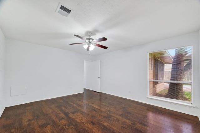 1122 Woodbridge Avenue, Pearland, TX 77584