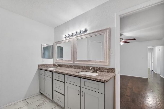 1122 Woodbridge Avenue, Pearland, TX 77584