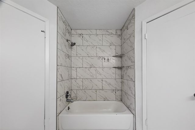 1122 Woodbridge Avenue, Pearland, TX 77584