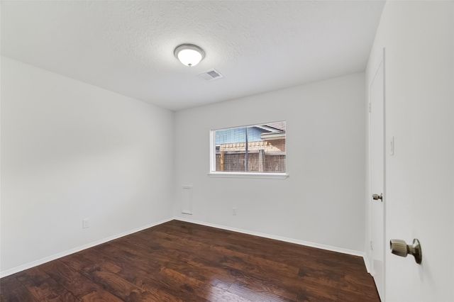 1122 Woodbridge Avenue, Pearland, TX 77584