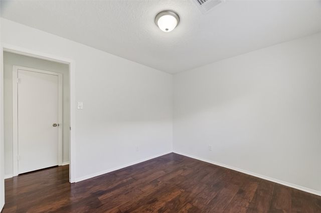 1122 Woodbridge Avenue, Pearland, TX 77584