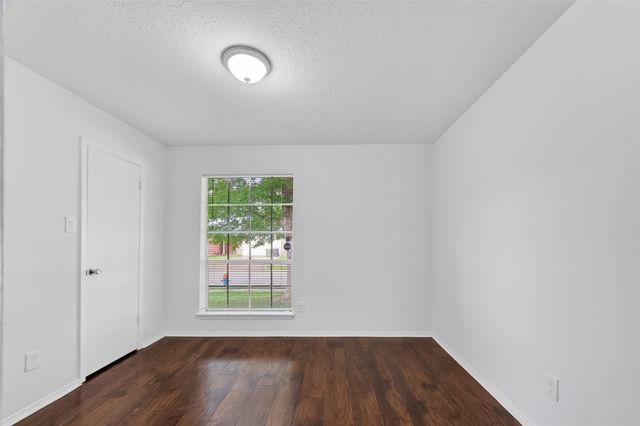 1122 Woodbridge Avenue, Pearland, TX 77584