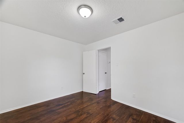 1122 Woodbridge Avenue, Pearland, TX 77584