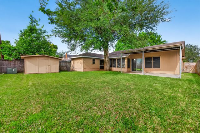 1122 Woodbridge Avenue, Pearland, TX 77584