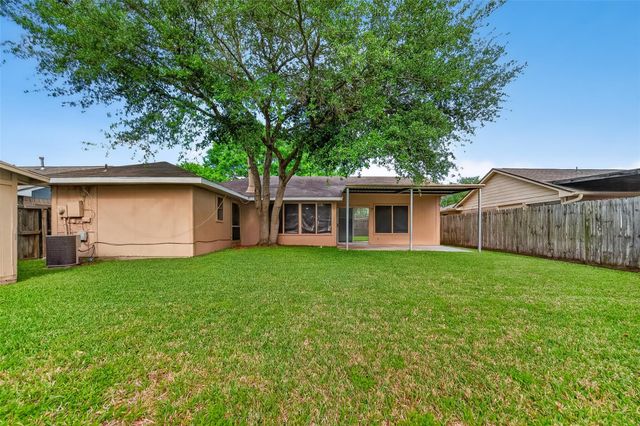 1122 Woodbridge Avenue, Pearland, TX 77584