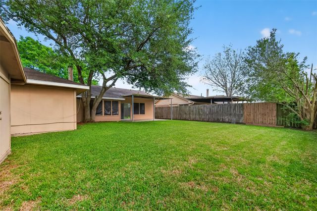 1122 Woodbridge Avenue, Pearland, TX 77584