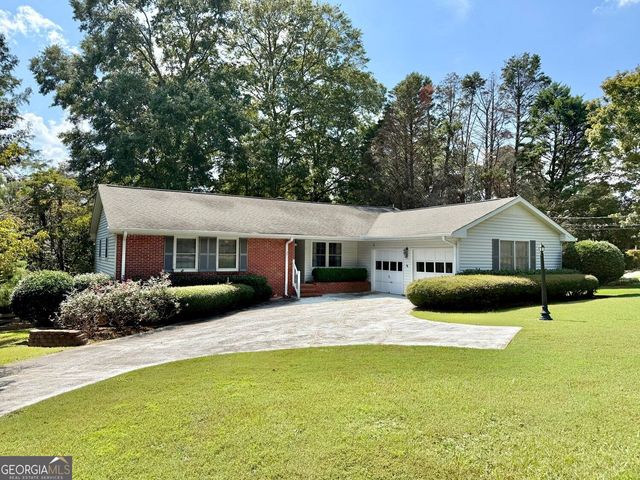 5 Plantation Circle, Carrollton, GA 30117