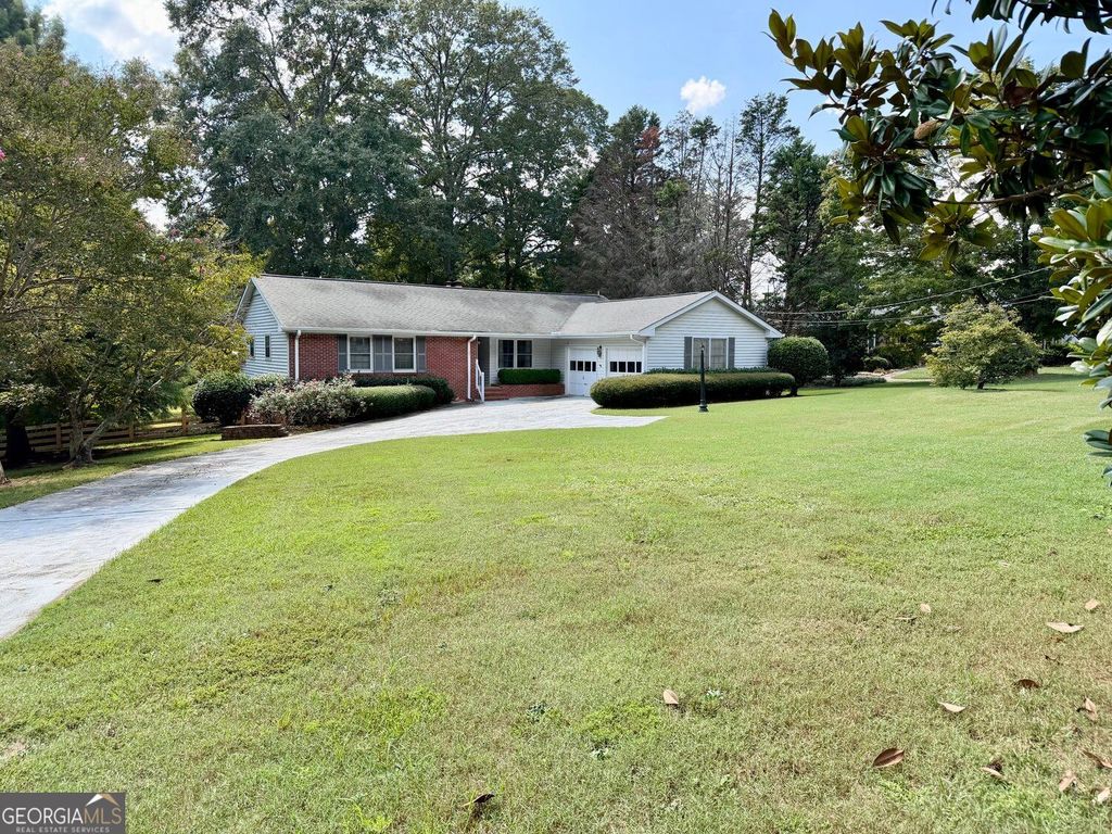 5 Plantation Circle, Carrollton, GA 30117