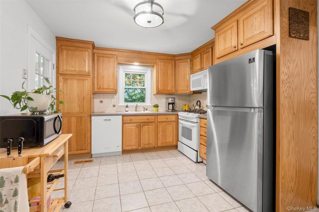 49 Entrance Way, Purdys, NY 10578