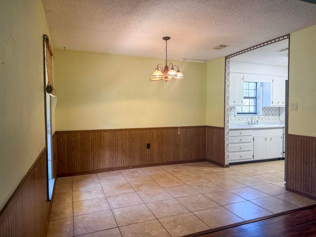 29 Country Dr., Petal, MS 39465