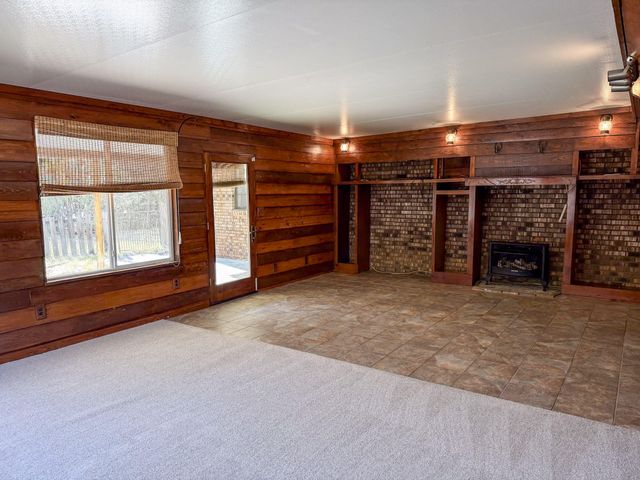 29 Country Dr., Petal, MS 39465