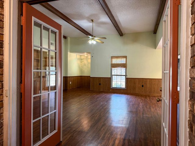 29 Country Dr., Petal, MS 39465