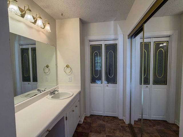 29 Country Dr., Petal, MS 39465