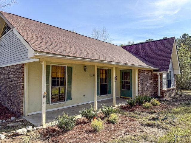 29 Country Dr., Petal, MS 39465