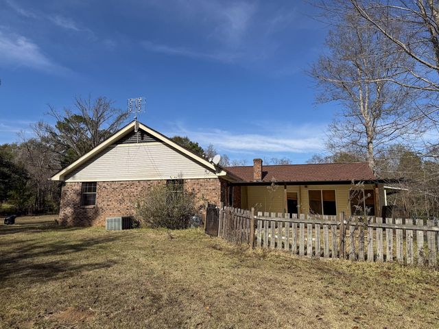 29 Country Dr., Petal, MS 39465