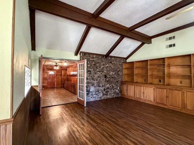 29 Country Dr., Petal, MS 39465