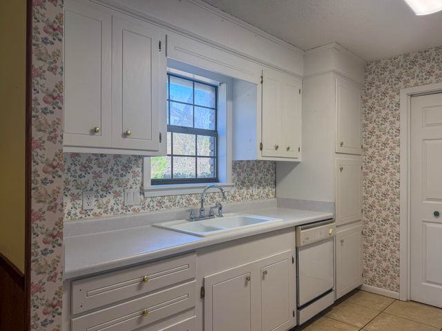 29 Country Dr., Petal, MS 39465