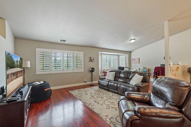 3234 Cambridge Rd, Cameron Park, CA 95682