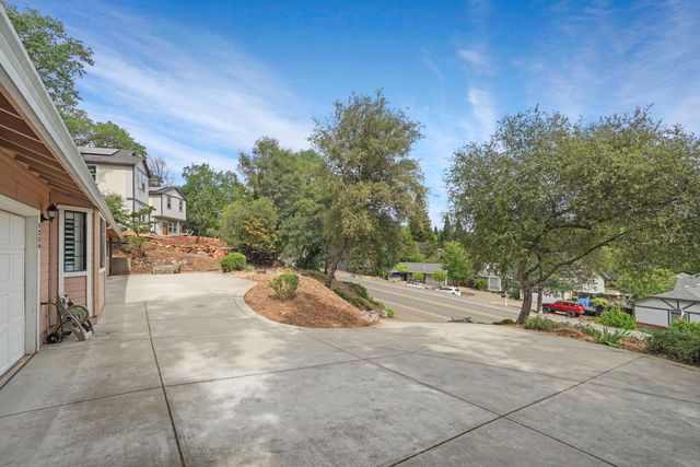 3234 Cambridge Rd, Cameron Park, CA 95682