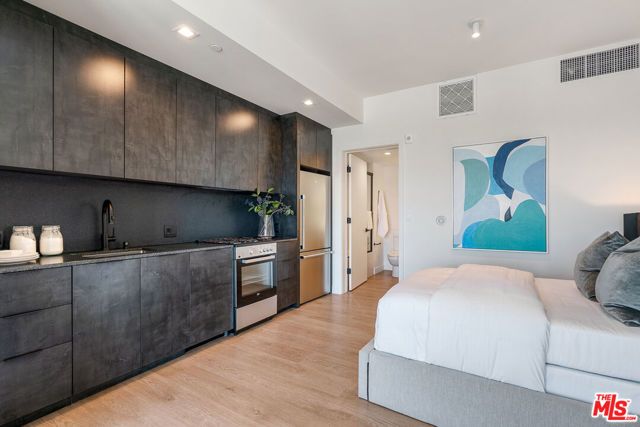 10700 Tabor Street PH7, Los Angeles, CA 90034