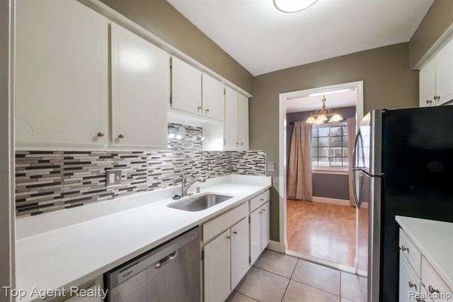 39417 Van Dyke Avenue 605, Sterling Heights, MI 48313