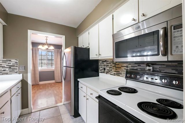 39417 Van Dyke Avenue 605, Sterling Heights, MI 48313