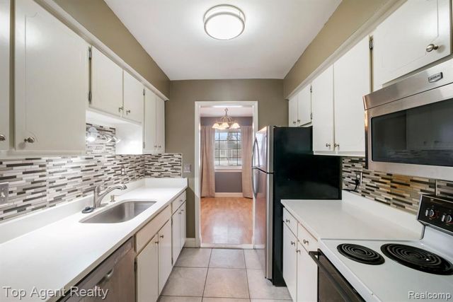 39417 Van Dyke Avenue 605, Sterling Heights, MI 48313