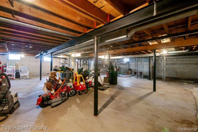 39417 Van Dyke Avenue 605, Sterling Heights, MI 48313