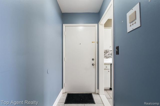 39417 Van Dyke Avenue 605, Sterling Heights, MI 48313