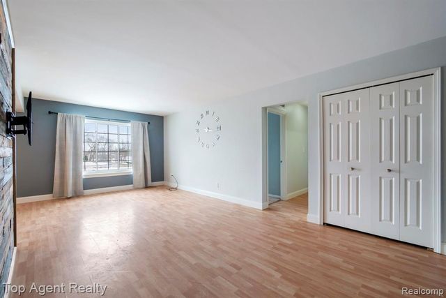 39417 Van Dyke Avenue 605, Sterling Heights, MI 48313