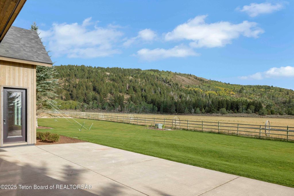 6477 TRUMPET SWAN Circle, Victor, ID 83455 photo 8